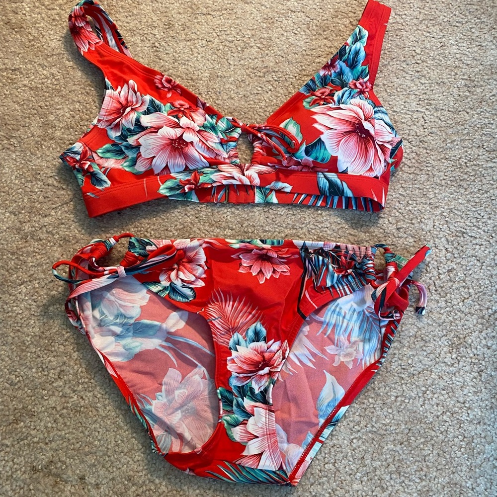 Red and floral bikini, top has built in cups!